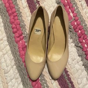 Never worn cream color Liz Claiborne 2 1/2 inch heels.